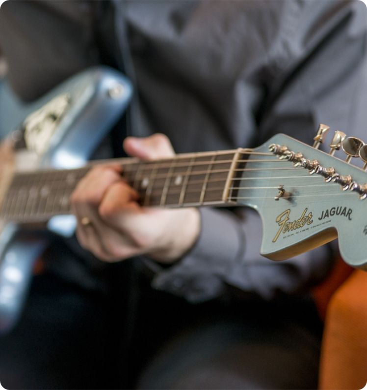 AKA Music – официальный национальный дистрибьютор брендов Fender, Gretsch, Ashton, Jackson, Armour, Beale!